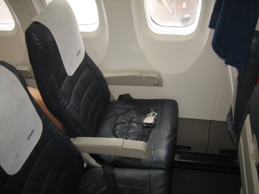 airBaltic Bombardier 8 Q 400, Sitzplatzabstand beim Sitz 3A