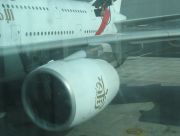 Emirates® Airbus A380–800 am Gate vom Terminal 3 in Dubai