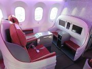 LATAM Airlines Business Klasse, Sitzplatzreihe 1 mit Fensterplatz A und Gang B