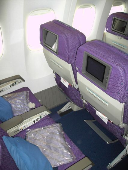 Malaysia Airlines, Kabine Boeing 777–200 Economy Sitz