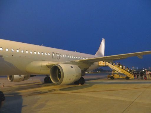 SmartLynx, Airbus A320–200 im Juni 2015 auf dem Flughafen Porto OPO