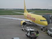TUIfly, Boeing 737 an einem Gate in Hannover