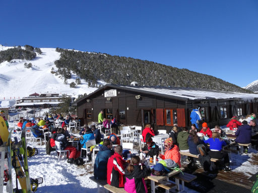 Grandvalira Skigebiet, Andorra, Skihütte Pulka mit Terrasse
