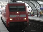 Deutsche Bahn Intercity IC 2242 bei der Einfahrt in den Berliner Hauptbahnhof