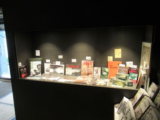 December 44 Museum, La Gleize, Belgien, Ladengeschäft mit Bücher, Bildbänden, Modellen und Andenken