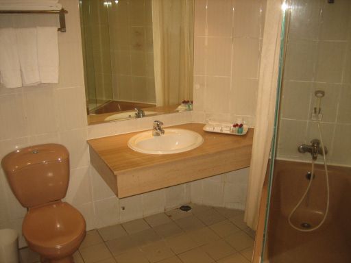 KDM Hotel, Taipei, Taiwan, China, Bad mit WC, Waschtisch und Badewanne