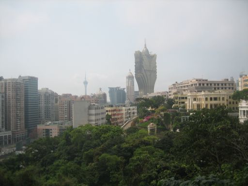 Macau, China, Grand Lisboa vom Berg aus gesehen
