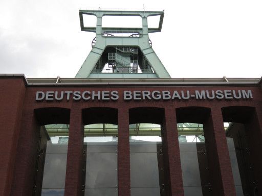 Deutsches Bergbau Museum Bochum, Bochum, Deutschland, Födergerüst und Hauptgebäude