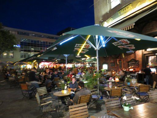 Dortmund, Deutschland, Alter Markt mit Biergärten und Restaurants