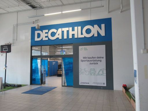 Einkaufen, Hannover, Deutschland, Decathlon, Karlsruher Straße 8, 30880 Laatzen im August 2024