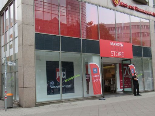 Einkaufen, Hannover, Deutschland, PC Marken Outlet Store in der Georgstraße 14 im August 2024