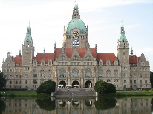 Neues Rathaus, Hannover, Deutschland, Ansicht vom Süden mit dem Maschteich