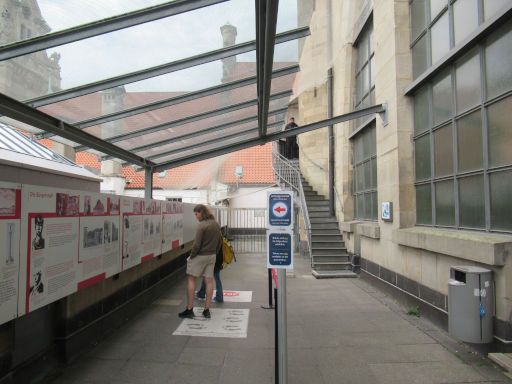 Neues Rathaus, Rathausturm, Hannover, Deutschland, Wartebereich Aufzug mit Informationen