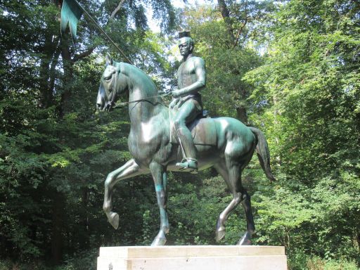 Sicherheit – Kriminalität, Hannover, Deutschland, Kriegsdenkmal Reiterregiment 13 im August 2024