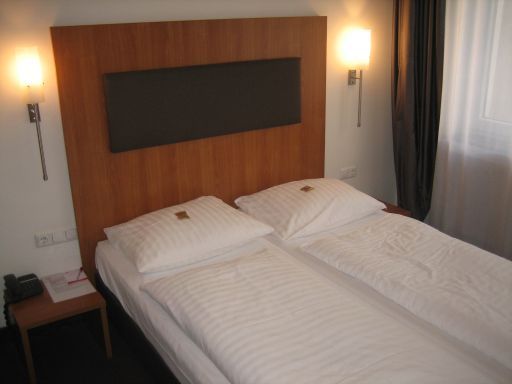 Hotel Düsseldorf Mitte, Düsseldorf, Deutschland, Zimmer mit zwei Einzelbetten