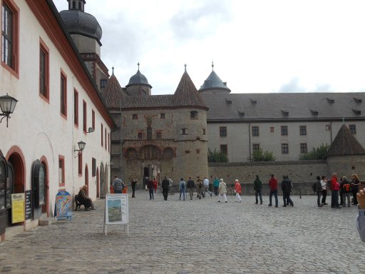 Festung Marienberg Würzburg, Museum Ladengeschäft im Burghof