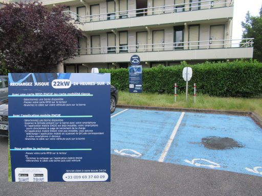 Hotel Première Classe Bourges, Bourges, Frankreich, zwei Parkplätze mit 22 kW Ladesäulen