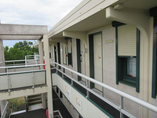 Hotel Première Classe Bourges, Bourges, Frankreich, Treppenaufgang und Flur außerhalb vom Gebäude