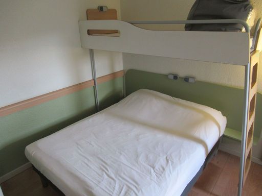 ibis budget Dunkerque Grande Synthe, Grande Synthe, Frankreich, Zimmer 215 mit großem Bett und Etagenbett