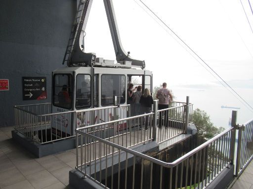 Cable Car Gibraltar, Gibraltar, Gondel in der Bergstation