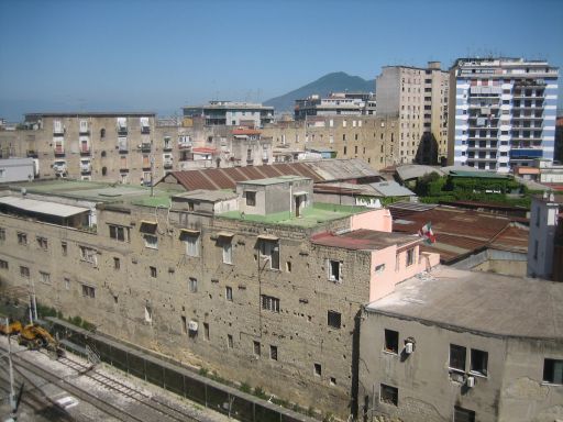 Mercure Napoli Garibaldi, Neapel, Italien,  Zimmer 414 Ausblick vom Balkon