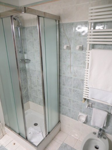 Suite Hotel Elite, Bologna, Italien, Bad mit Dusche und WD