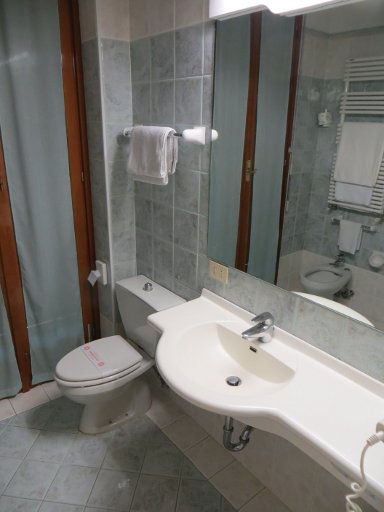 Suite Hotel Elite, Italien, Bad mit WC und Waschtisch