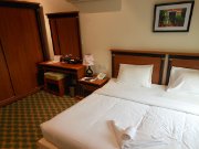 Crystal Palace Hotel, Doha, Katar, Zimmer 402 mit Queen Size Bett