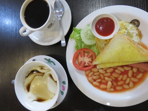 Armenian Street Heritage Hotel, Penang Georgtown, Malaysia, Britisches Frühstück mit Kaffee und Sojamilch Pudding