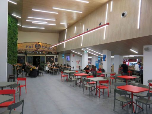 Flughafen Malta, MLA, Malta, Food Court mit Fat Harry’s Pub, KFC und Burger King