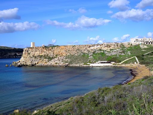 Ghajn Tuffieha Bay, Manikata, Malta, Blick auf die Bucht