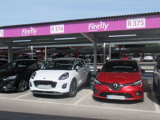 Firefly™ Car Rental, Madrid, Spanien, Parkplatz 2024 mit Ford, Renault und anderen Marken