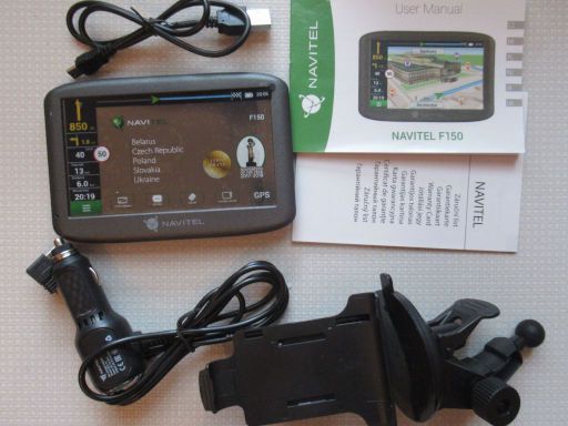 NAVITEL® F150, Lieferumfang mit Navigationsgerät, Bedienungsanleitung, Halterung Windschutzscheibe, Garantie, USB Kabel und Adapter für Zigarettenanzünder