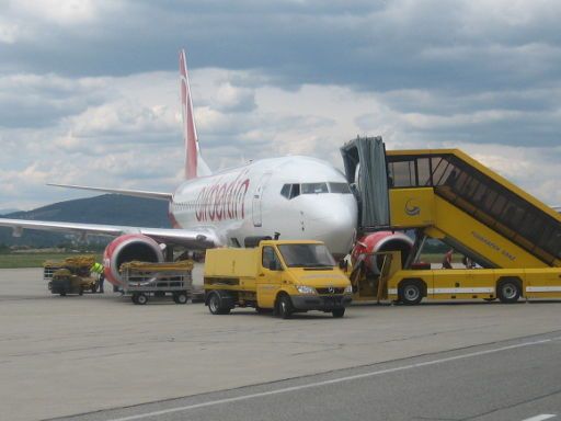 Flughafen Graz GRZ, Österreich, Air Berlin auf einer Außenposition im Juli 2010