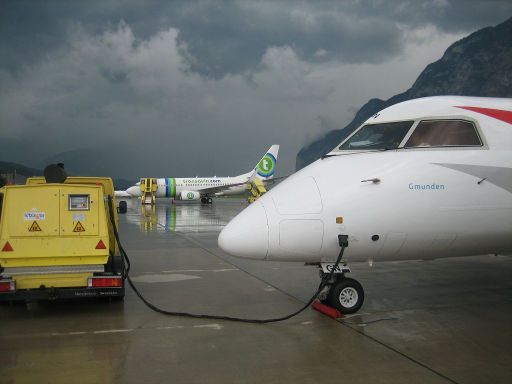 Flughafen Innsbruck INN, Österreich, Tyrolean Airways auf dem Vorfeld beim Abflug