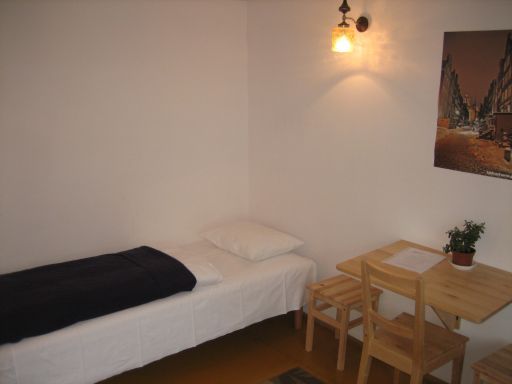 Dom Zachariasza Hostel Zappio, Gdańsk - Danzig, Polen, Zimmer 11 mit Bett und Wandleuchte