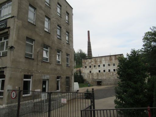 Ehemaliges Walterwerk, Leśna - Leschna, Polen, Blick auf altes Walterwerk und Schornstein