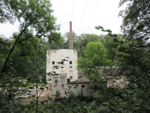 Ehemaliges Walterwerk, Leśna - Leschna, Polen, altes Walterwerk Ansicht vom Wald gegenüber