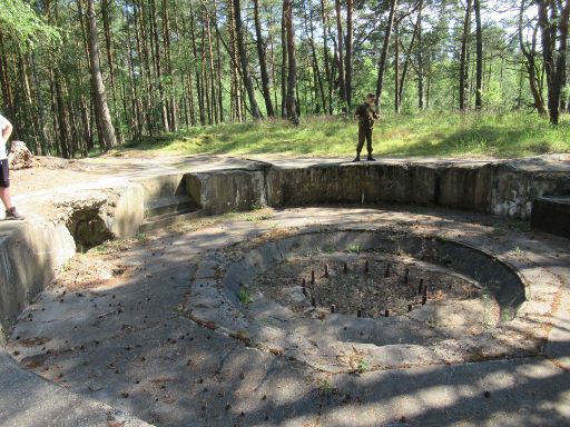 Batterie Vineta, unterirdische Stadt, Świnoujście, Swinemuende, Polen, Stahlbetonfundament der 15 cm Kaliber Kanone