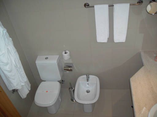 Hotel Mundial Lissabon, Portugal, Badezimmer mit WC, WD, und Waschtisch