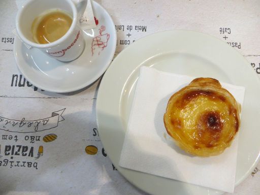 Figueira da Foz, Portugal, Pastel de nata und Kaffee