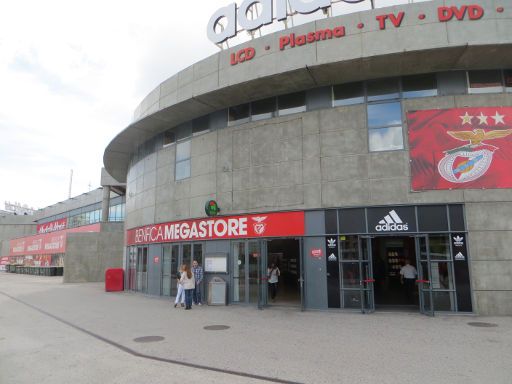 Estádio da Luz, Sport Lisboa e Benfica, Lissabon, Portugal, Eingang Benfica Megastore, Media Markt und adidas® Ladengeschäft