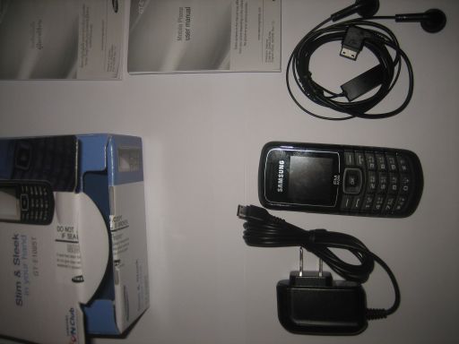 Samsung, Mobiltelefon, GT–E1085T, Lieferumfang mit Karton, Bedienungsanleitung in englisch und thai, Netzteil und Kopfhörer