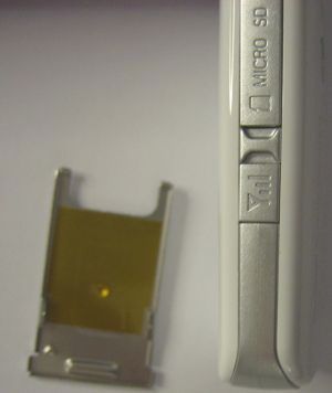 Huawei UMTS Stick E160E Anschlüsse für Micro SD Karte und Antenne und leerer SIM Kartenhalter