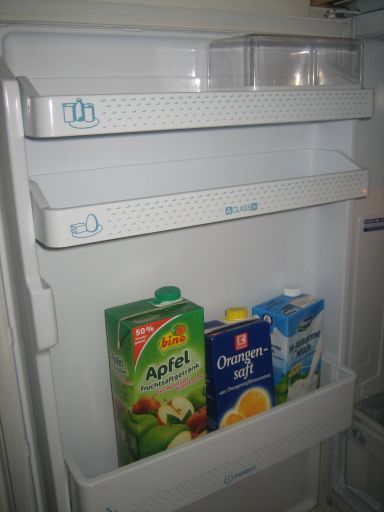 Kühlschrank mit Gefrierfach, Indesit GF 160 AI, geöffnete Tür