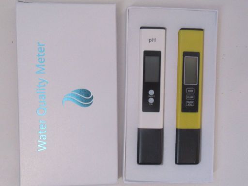 TDS und pH Messgeräte, Lieferumfang Verpackung, zwei Meßgeräte, zwei Bedienungsanleitungen und 3 pH Pulver