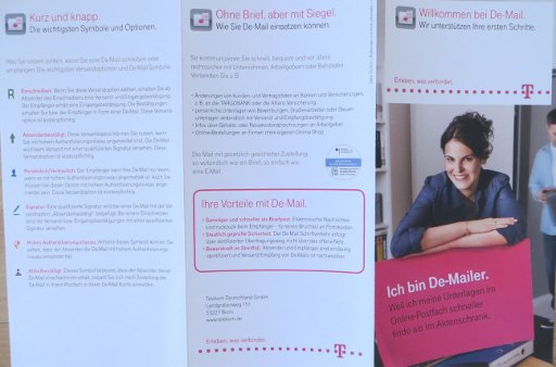 Telekom Deutschland GmbH, De–Mail Adresse, Faltblatt als Bedienungsanleitung