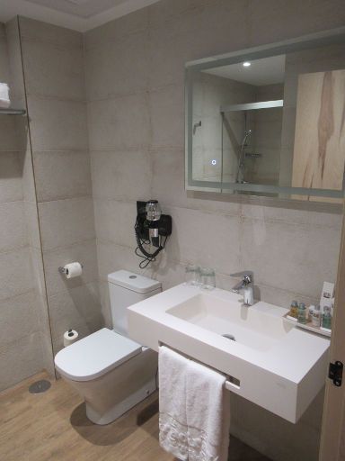 Hotel El Mirador, Loja, Spanien, Bad mit WC und Waschtisch