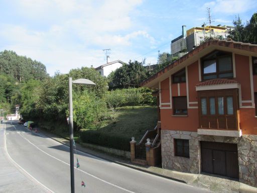 Adeko Hotel, El Regato - Barakaldo, Spanien, Zimmer 201 Blick vom Balkon auf der gegenüberliegende Wohnhaus