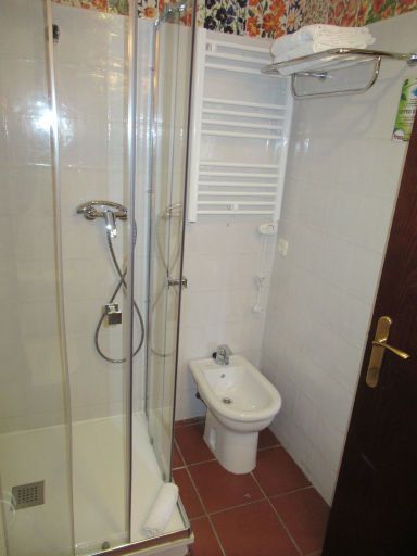 Adeko Hotel, El Regato - Barakaldo, Spanien, Bad mit Dusche und WD